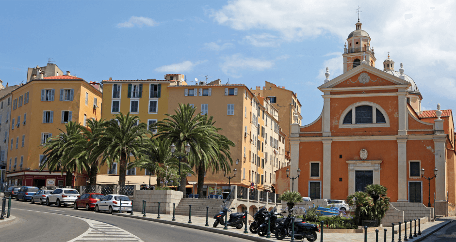Stratégie digitale et community management à Ajaccio pour développer la visibilité locale